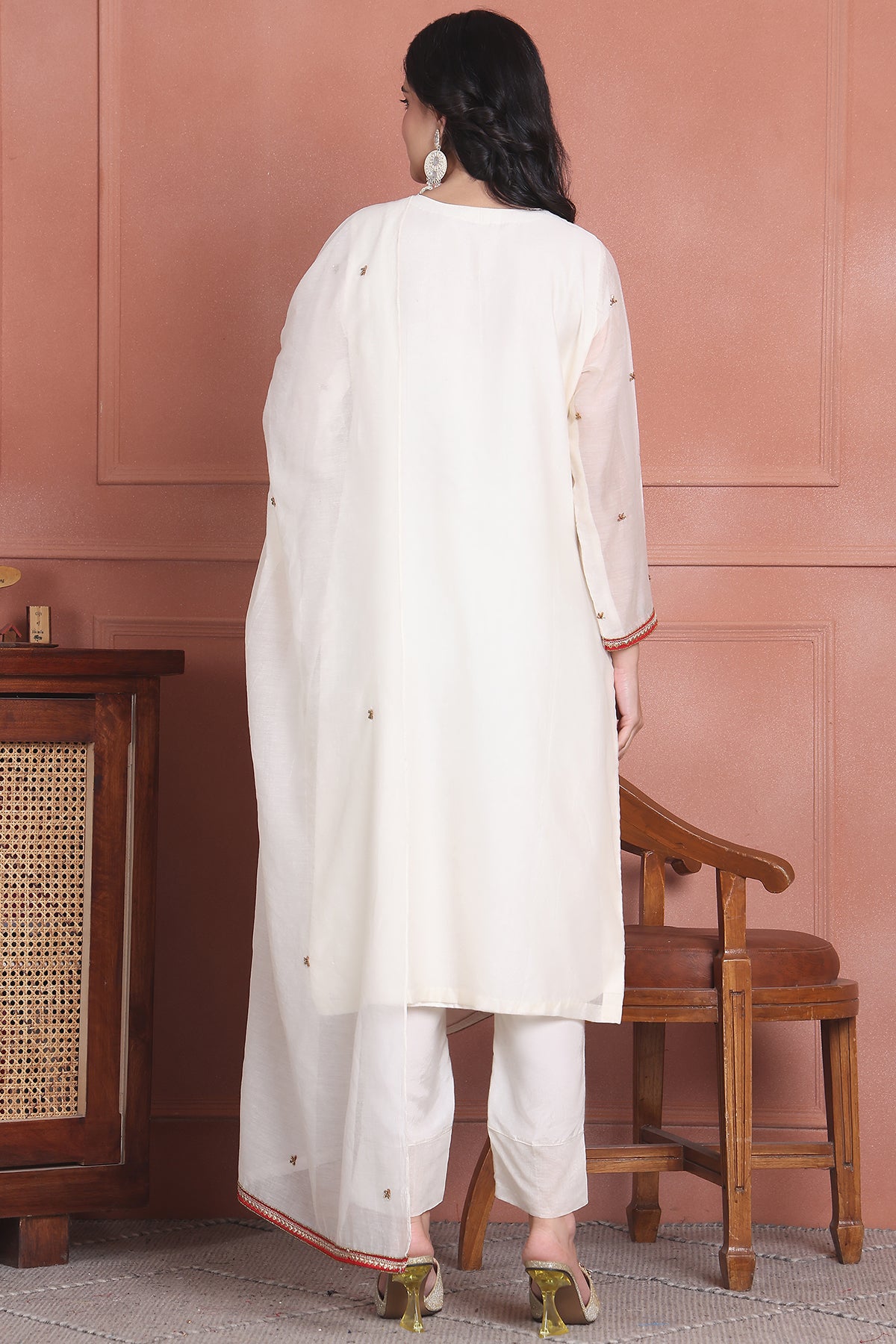 Zehnaseeb White