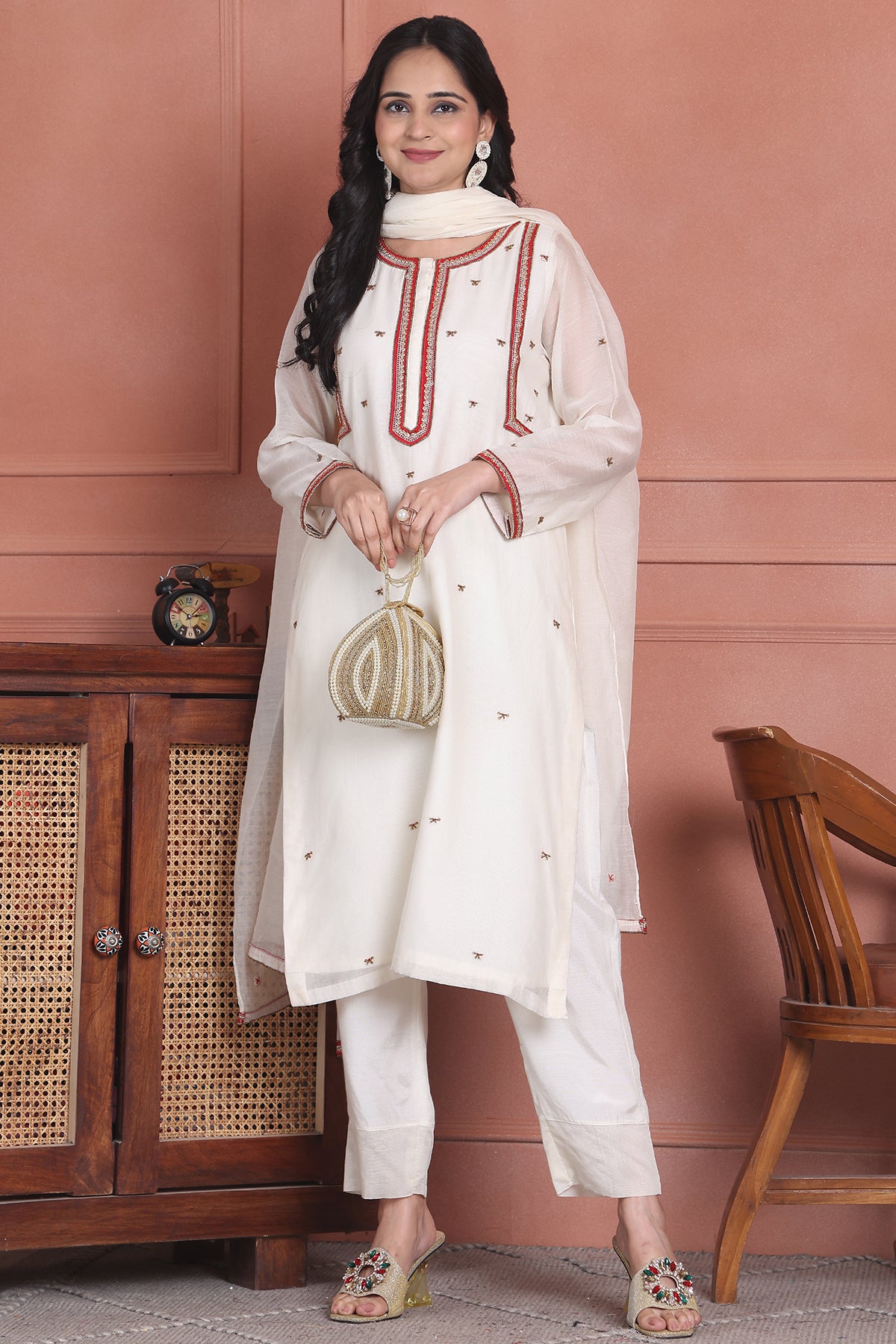 Zehnaseeb White